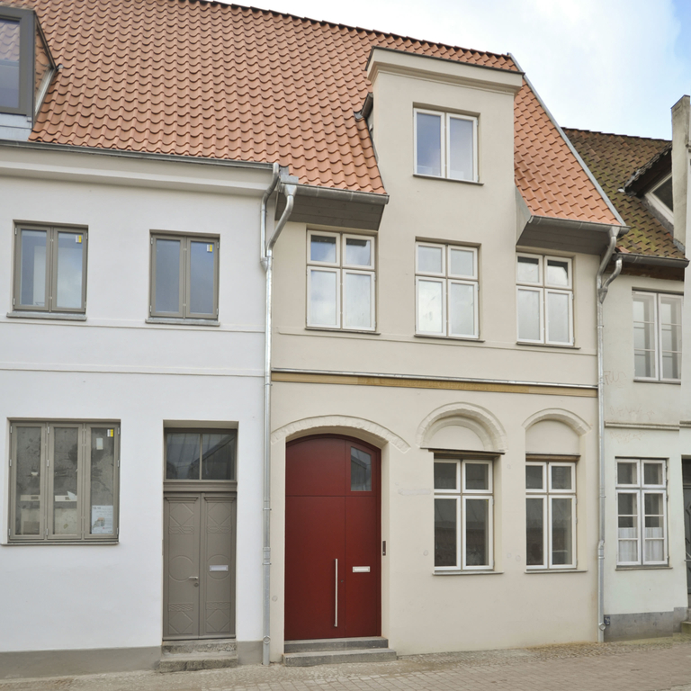 In der Fleischhauerstraße glänzen sanierte Altstadthäuser in neuem altem Charme.
